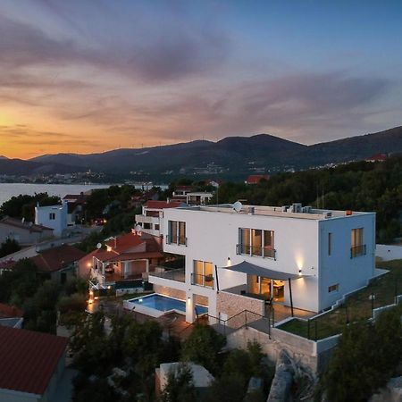 Stunning Home In Okrug Donji With Sauna, Outdoor Swimming Pool And Heated Swimming Pool Okrug Gornji Exterior photo